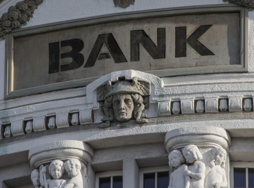 Banken zahlen nach der Ausbildung am meisten