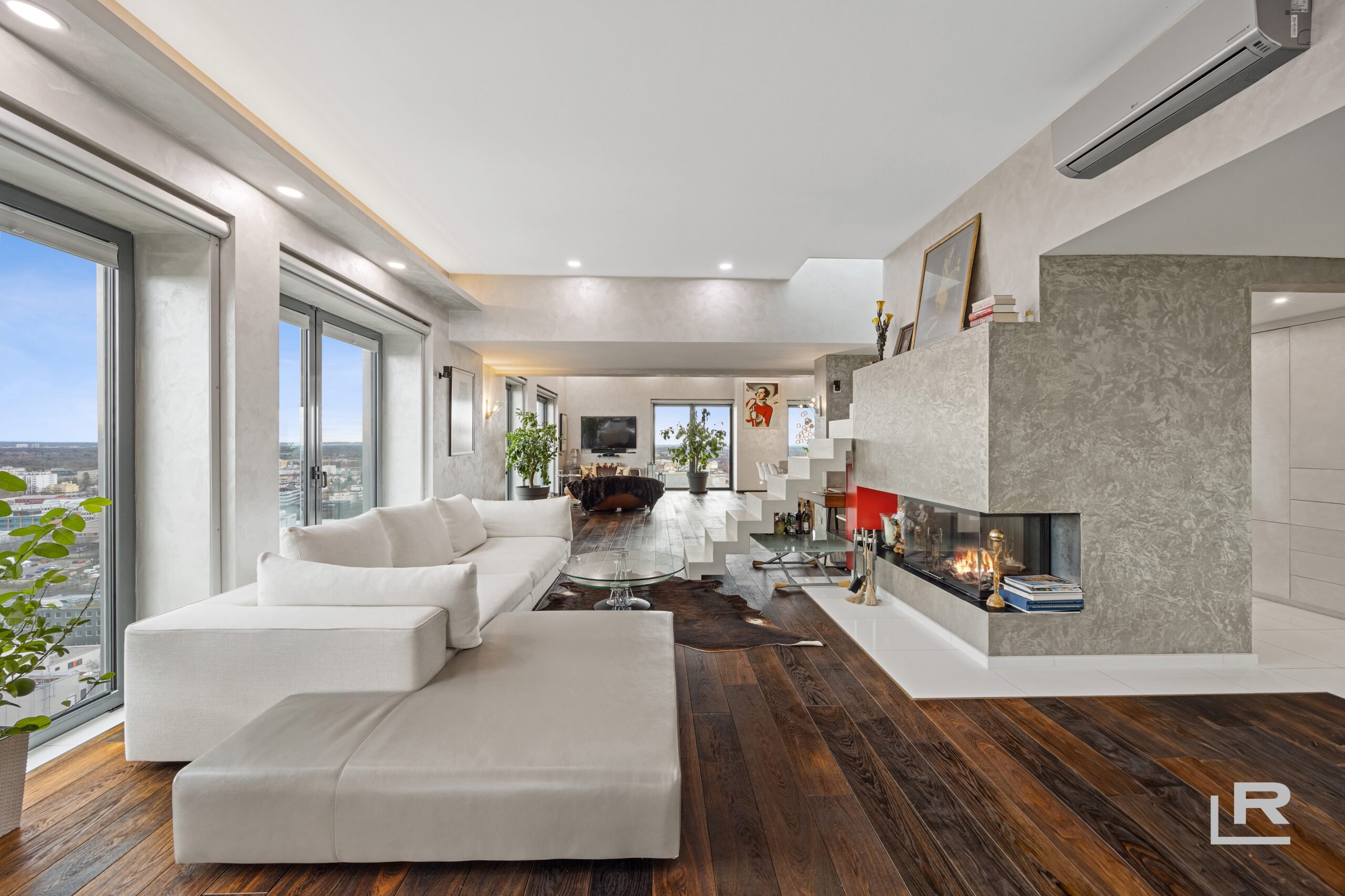 Image showcasing Rohrer Immobilien: „The View“, das höchste Penthouse Münchens ...