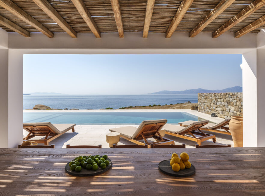 Seafront villa with private beach access in Mykonos (c) Engel & Völkers Cyclades (6)